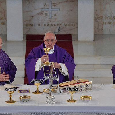 Papst Franziskus am letzten Tag der Fastenexerzitien am 10. März 2017 im geistlichen Haus in Ariccia. Der Heilige Vater feiert zum Abschluss der Exerzitien einen Gottesdienst für Syrien. In dem Haus des italienischen Franziskanermönchs Giulio Micheli