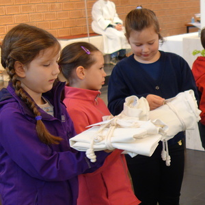 Erstkommunionkinder mit Kutten                    