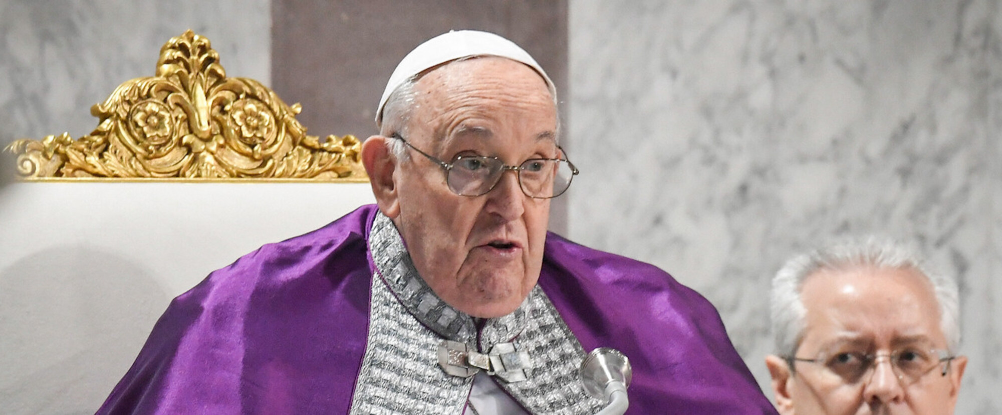 Papst Franziskus beim Gottesdienst zu Aschermittwoch am 14. Februar 2024 in der Basilika Santa Sabina in Rom (Italien).