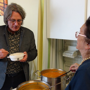 Bürgermeister Gerhard Hutter mit Inge Bauer                            