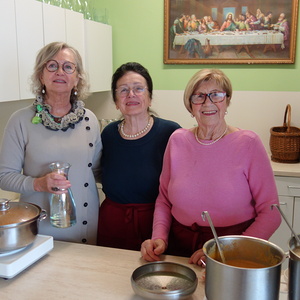 Gisi Marx (Günzl), Inge Bauer und Anna Puntigam                            