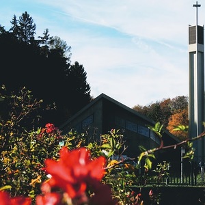 Außenansicht mit Blumen